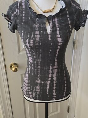TRUE CRAFT WOMEN'S JUNIOR SHORT SLEEVE BLACK TIE DYE SUMMER TOP SIZE XS